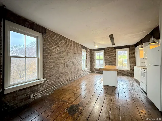 $2,300 | 12 Front Street, Unit 1, Newburgh, NY 12550