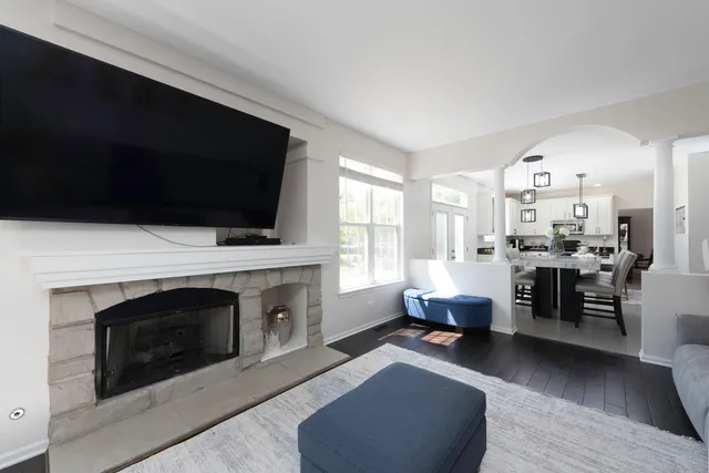 $499,000 | 1650 Natures Way, Lindenhurst, IL 60046