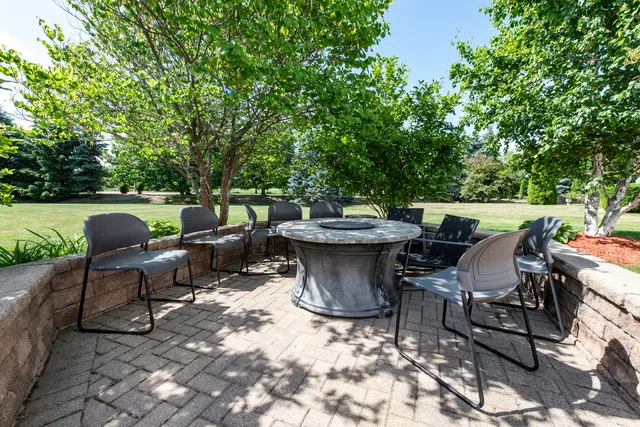 $499,000 | 1650 Natures Way, Lindenhurst, IL 60046