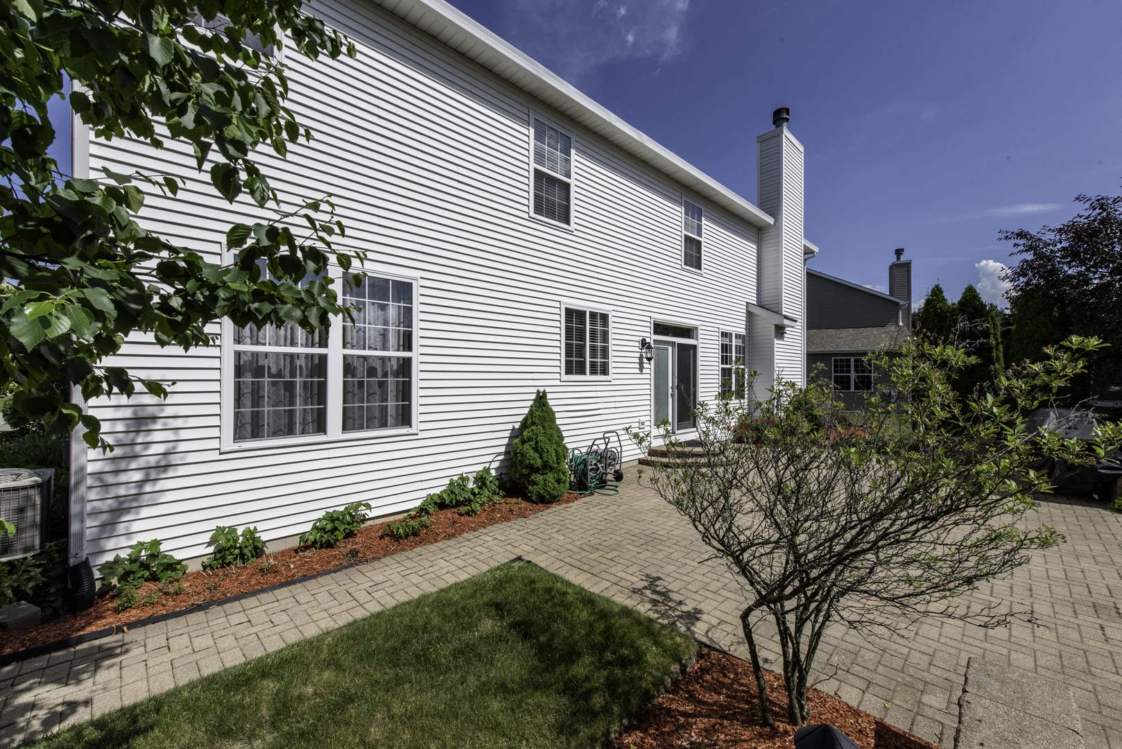 1650 Natures Way Lindenhurst, IL 60046 - Photo 45 of 55 a front view of a house with a yard