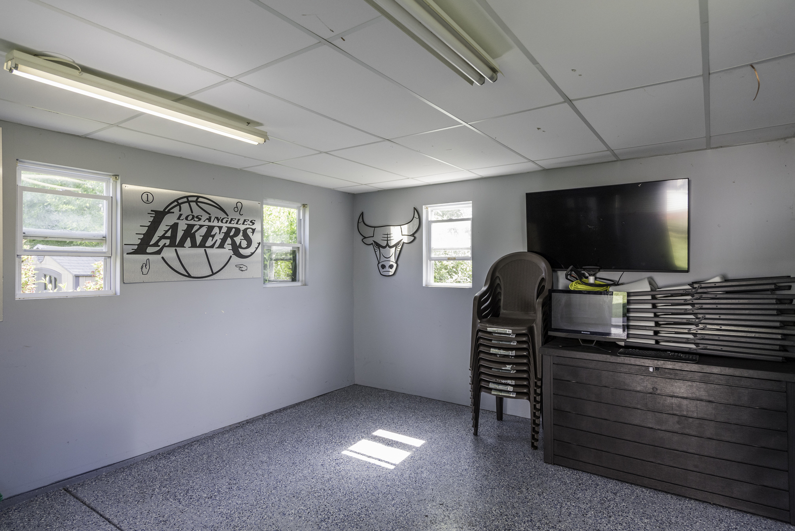 1650 Natures Way Lindenhurst, IL 60046 - Photo 51 of 55 a view of a livingroom with furniture