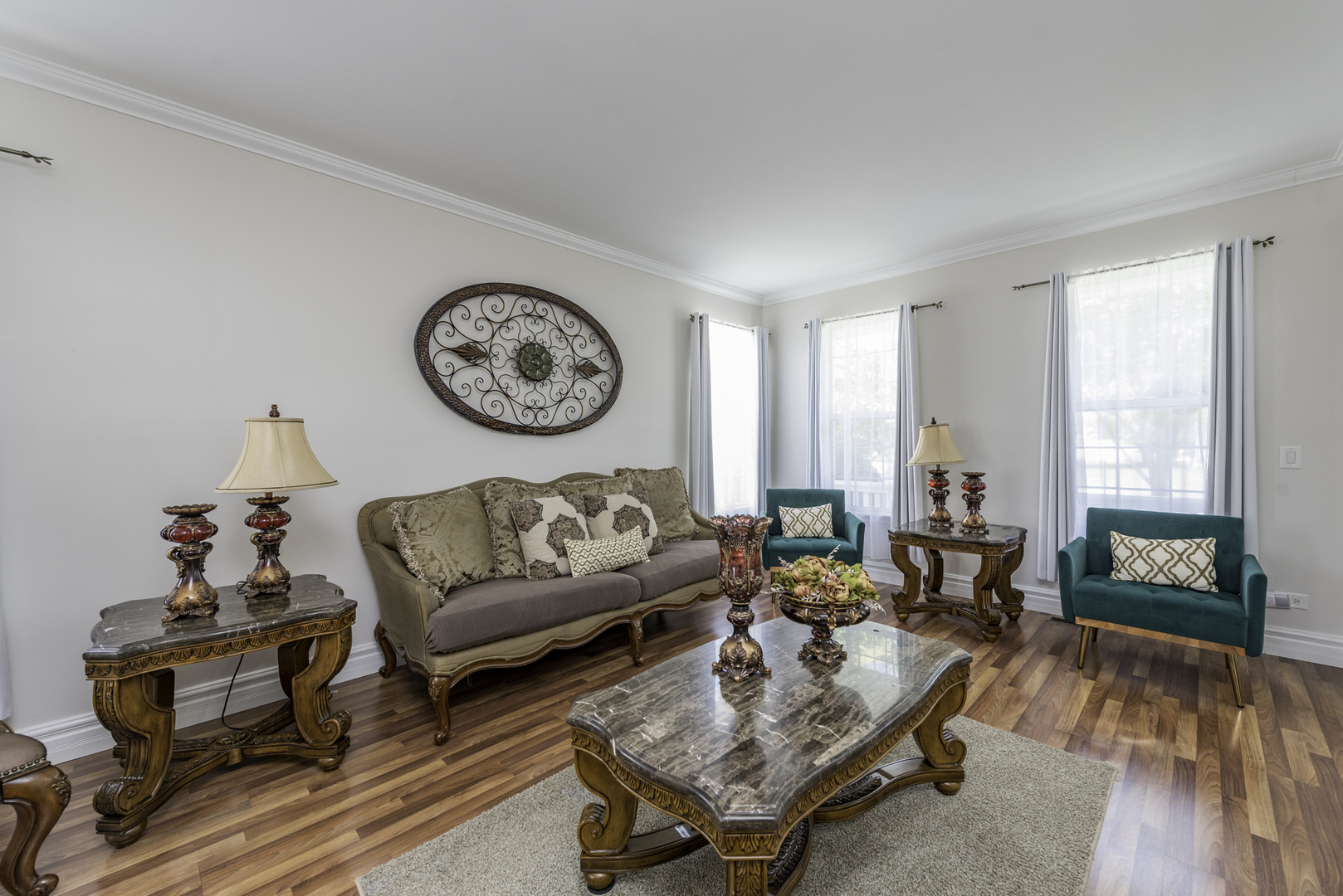 1650 Natures Way Lindenhurst, IL 60046 - Photo 9 of 55 a living room with furniture and a window