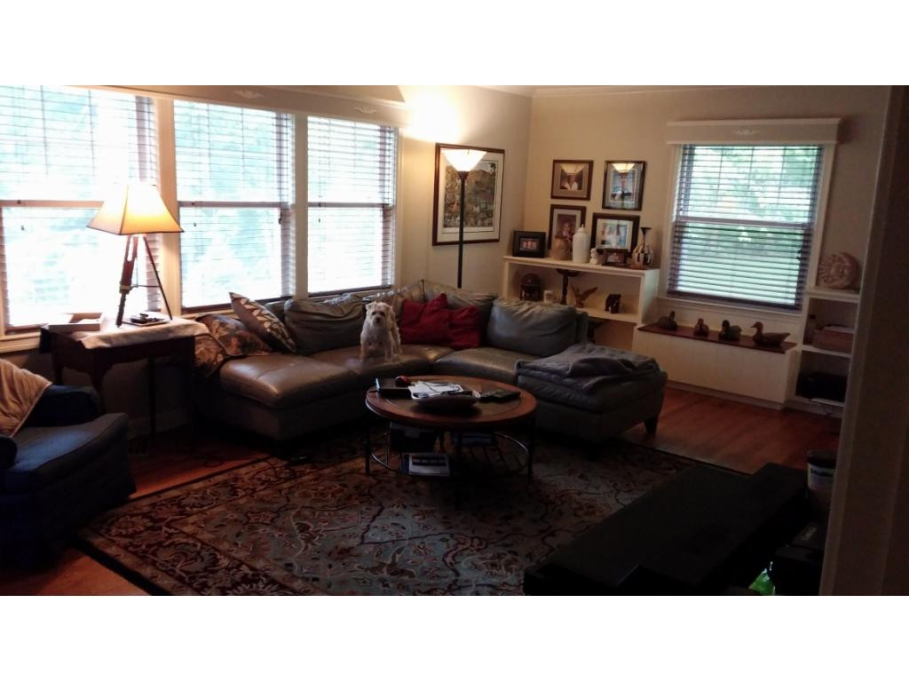 217 Edgewood Road Bristol, TN 37620 - Photo 6 of 22 Living Room