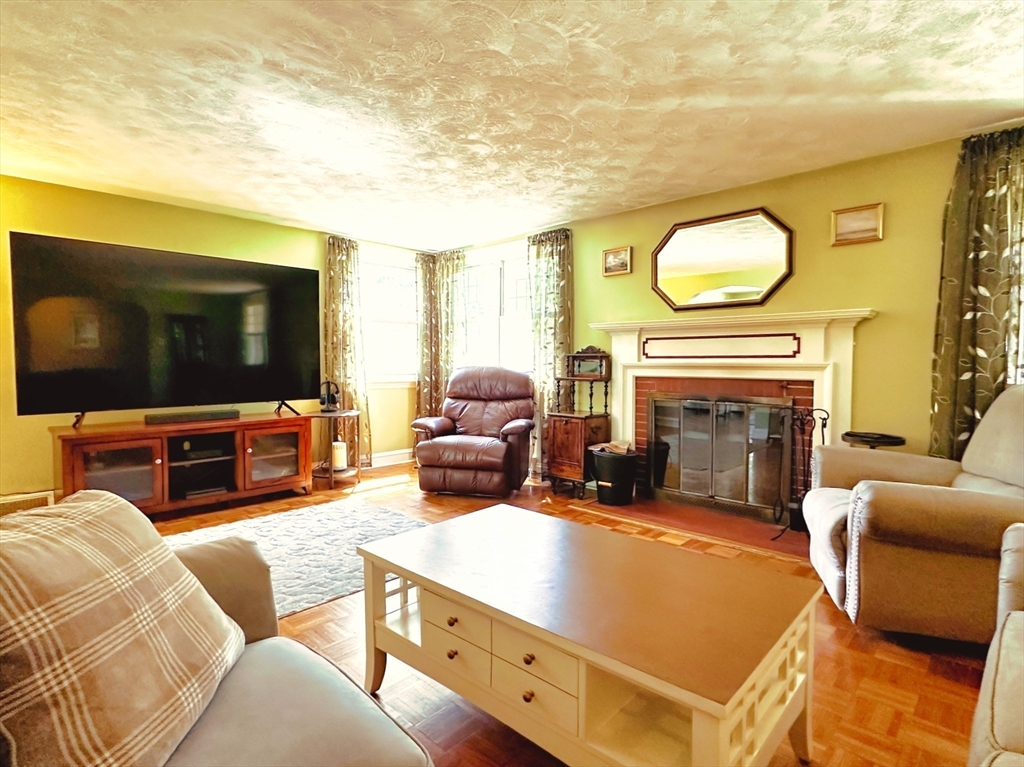 24 Locust Road Methuen, MA 01844 - Photo 13 of 36