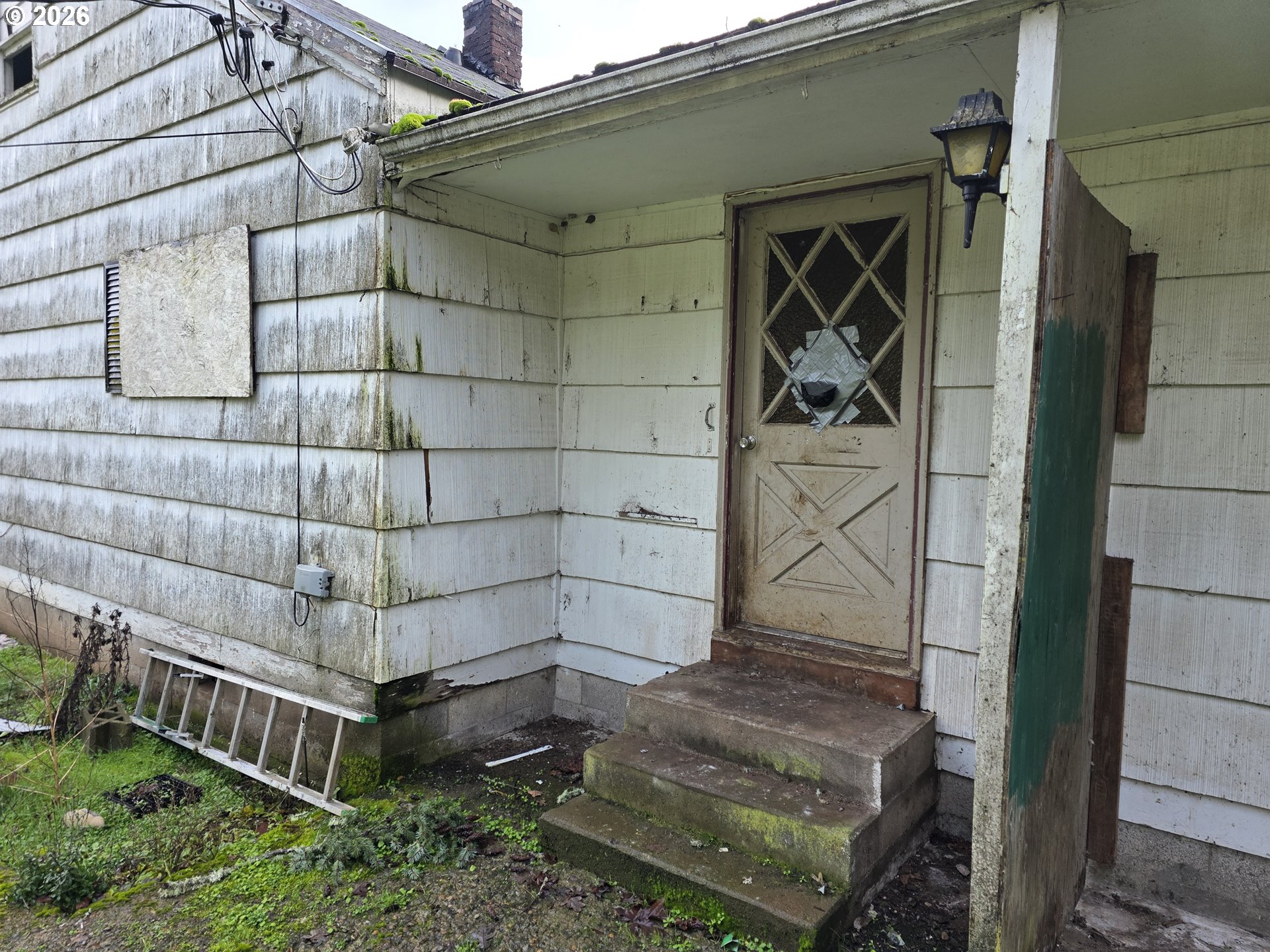 3890 Mill Creek Road Dallas, OR 97338 - Photo 27 of 36 a view of wooden door