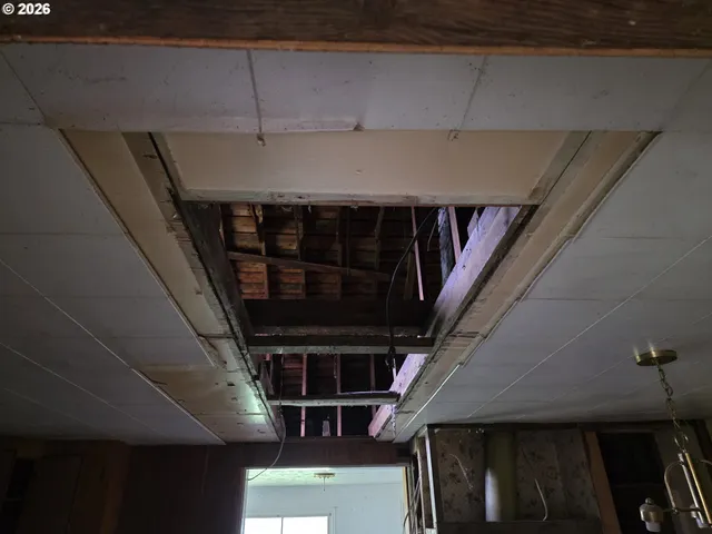 a view of house with backyard