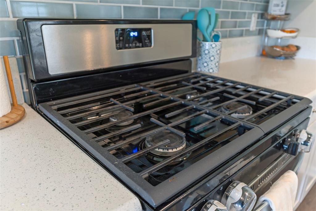 562 Meadow Ridge Drive St. Augustine, FL 32092 - Photo 23 of 61 a stove sitting inside of a kitchen