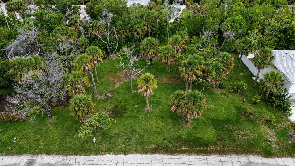 561 Gulf Bay Road Longboat Key, FL 34228 - Photo 4 of 14 Gallery Image 4