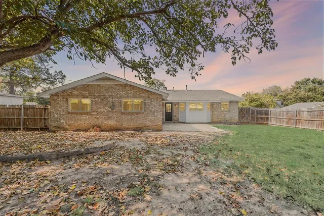 $2,400 | 306 Asbury Circle, Euless, TX 76039