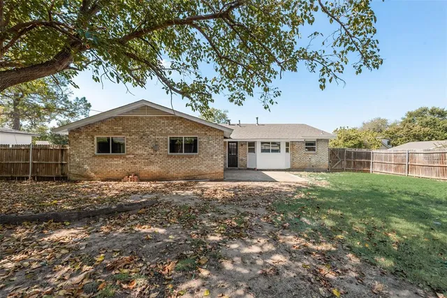 $2,400 | 306 Asbury Circle, Euless, TX 76039