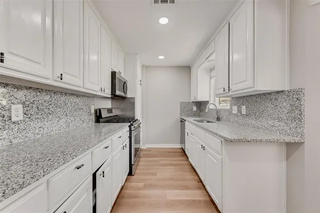 $2,400 | 306 Asbury Circle, Euless, TX 76039