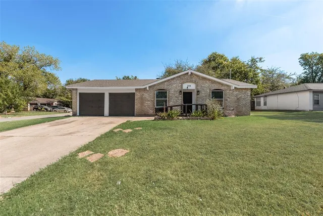 $2,400 | 306 Asbury Circle, Euless, TX 76039