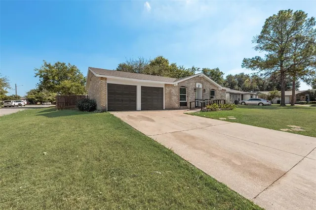 $2,400 | 306 Asbury Circle, Euless, TX 76039