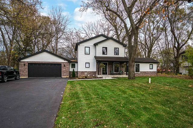 $699,000 | 101 North Schoenbeck Road, Prospect Heights, IL 60070