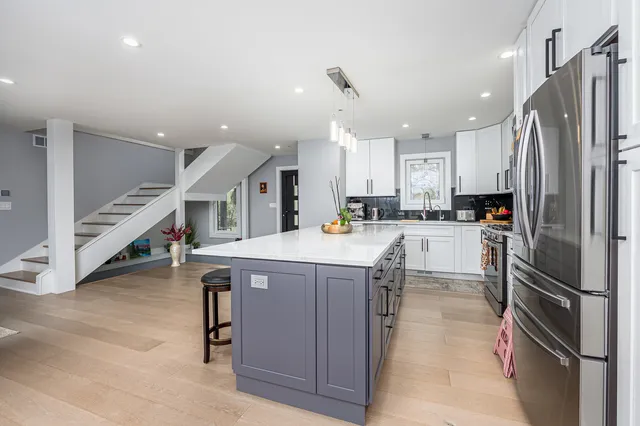 $699,000 | 101 North Schoenbeck Road, Prospect Heights, IL 60070