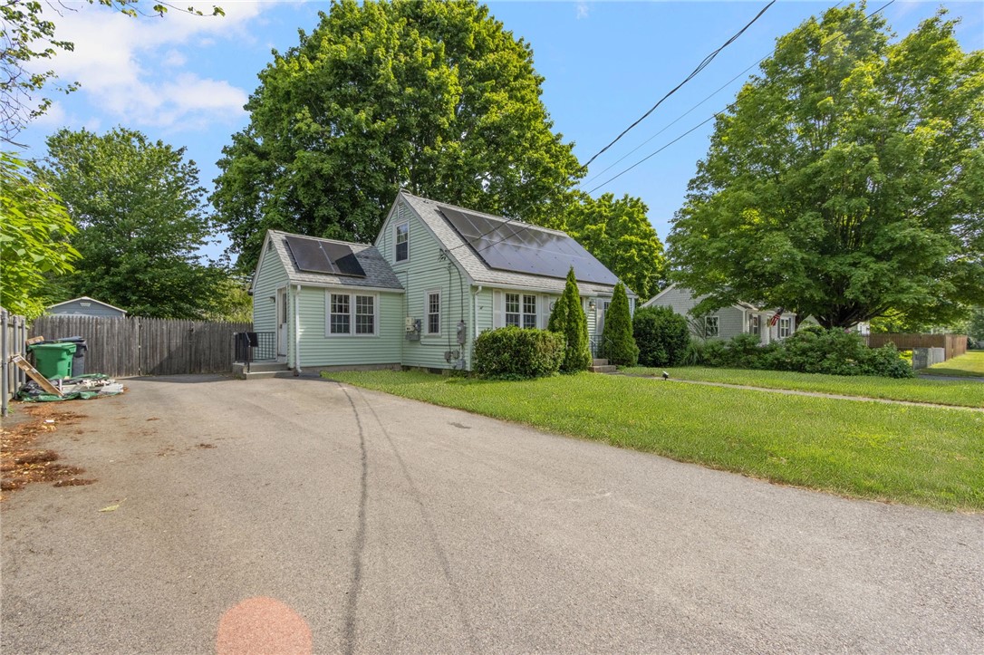 100 Penguin Avenue Warwick, RI 02818 - Photo 4 of 42