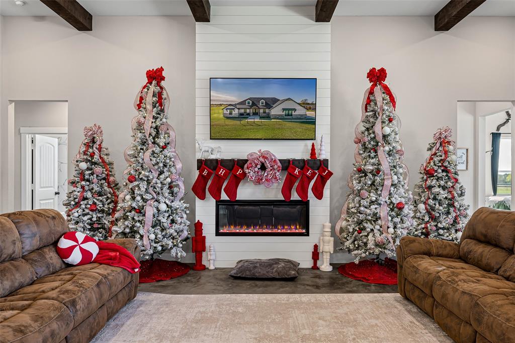 310 Runyan Rnch Road Tolar, TX 76476 - Photo 22 of 40 a living room with furniture and a bed