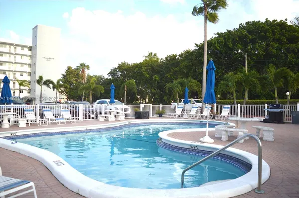 $242,500 | 1511 Southeast 15th Court, Unit 403, Deerfield Beach, FL 33441