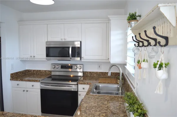 $242,500 | 1511 Southeast 15th Court, Unit 403, Deerfield Beach, FL 33441