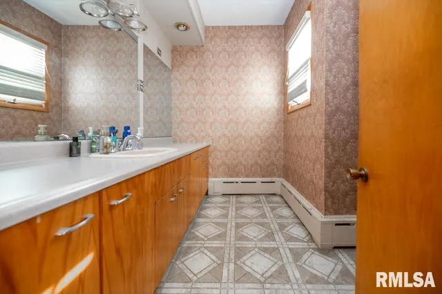 $150,000 | 216 West Santa Fe Avenue, Toluca, IL 61369