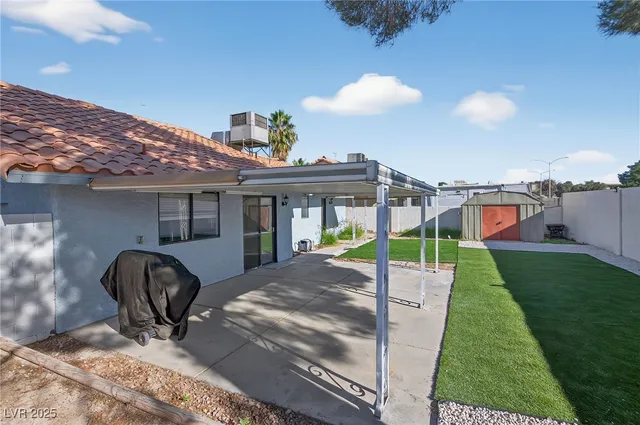 $2,100 | 492 Chelsea Drive, Henderson, NV 89014