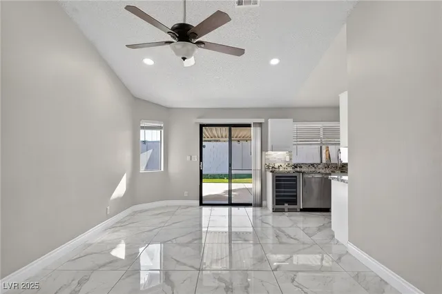 $2,100 | 492 Chelsea Drive, Henderson, NV 89014