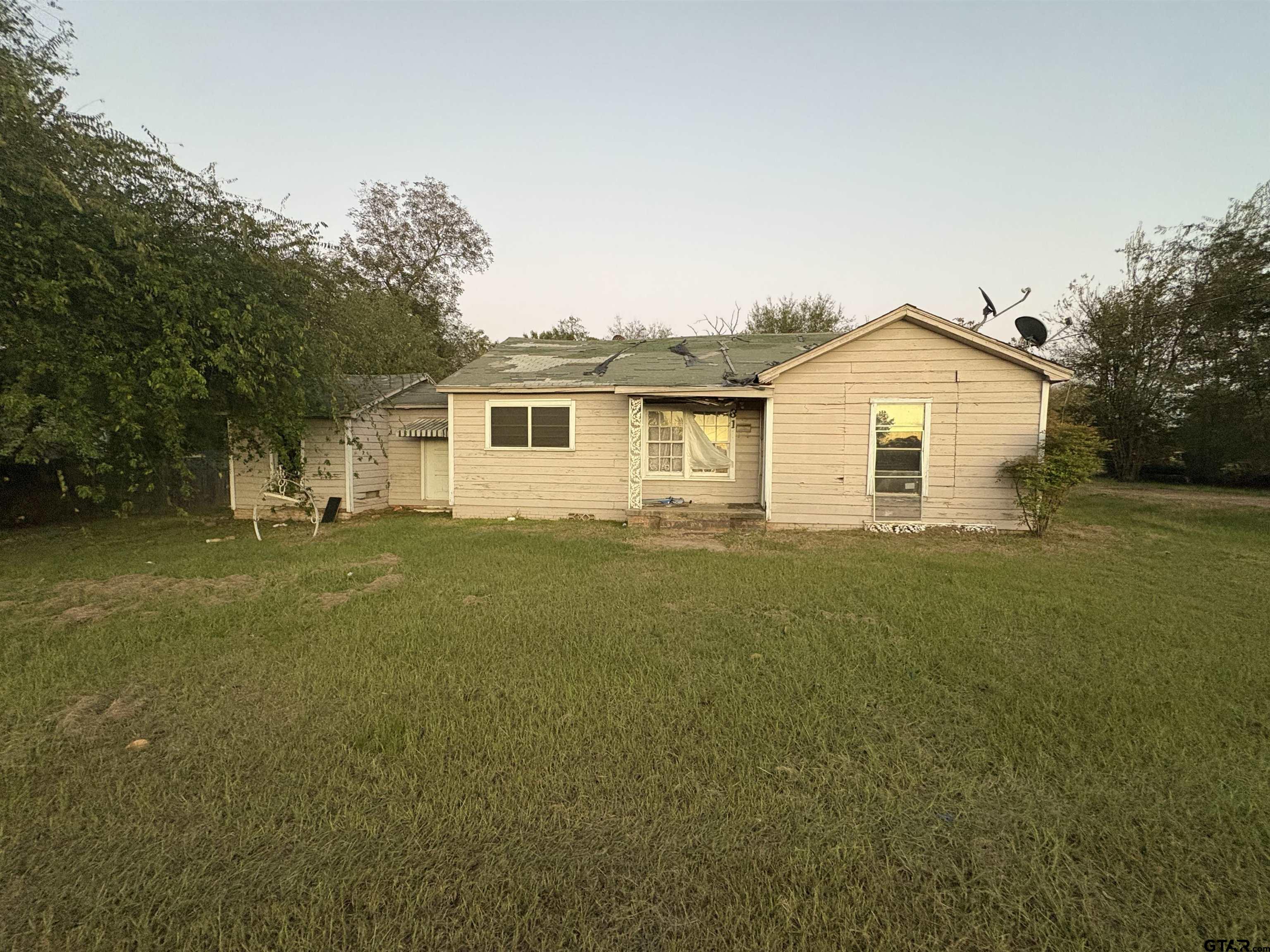 318 Terry Street Pittsburg, TX 75686 - Photo 2 of 9