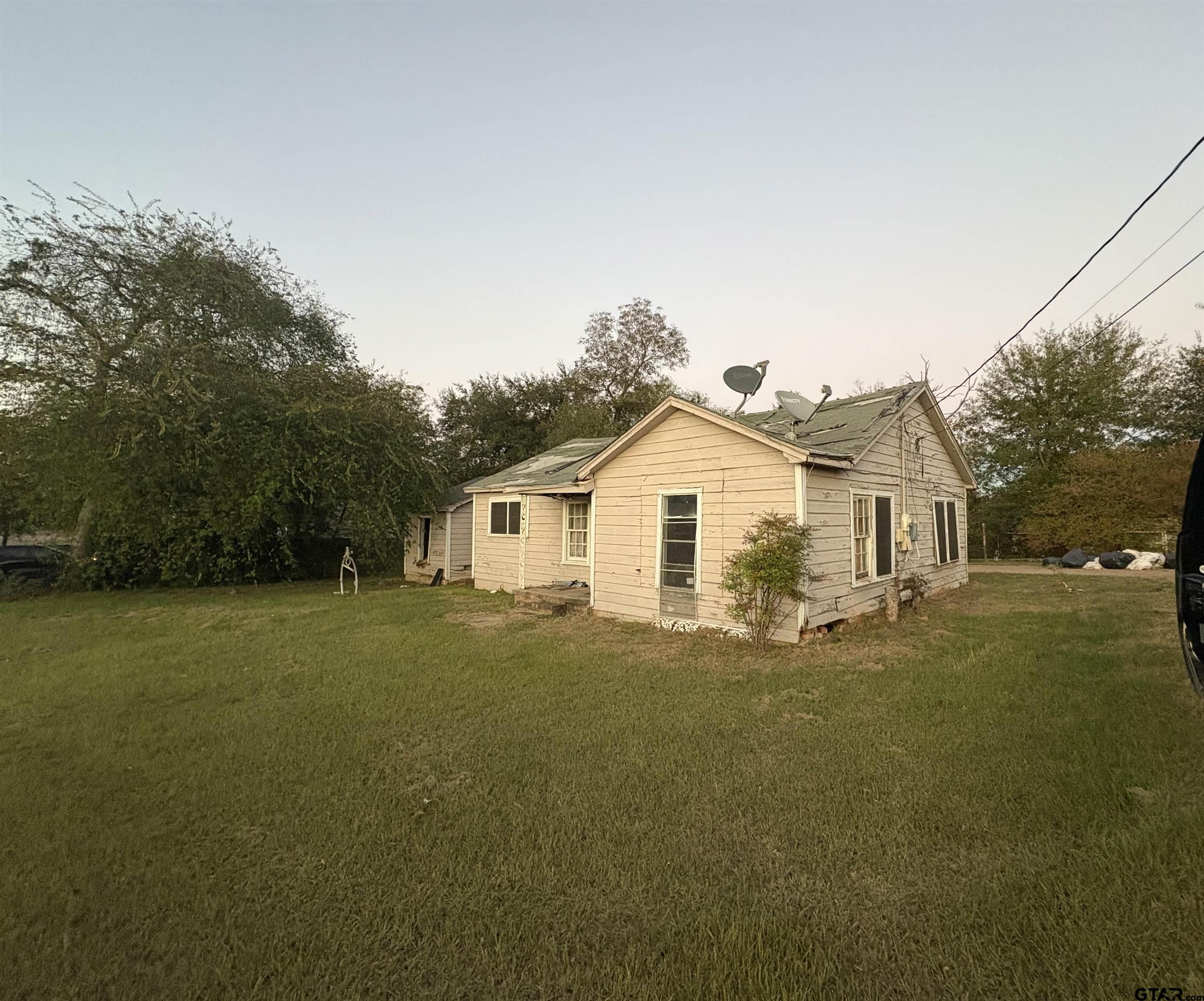 318 Terry Street Pittsburg, TX 75686 - Photo 3 of 9