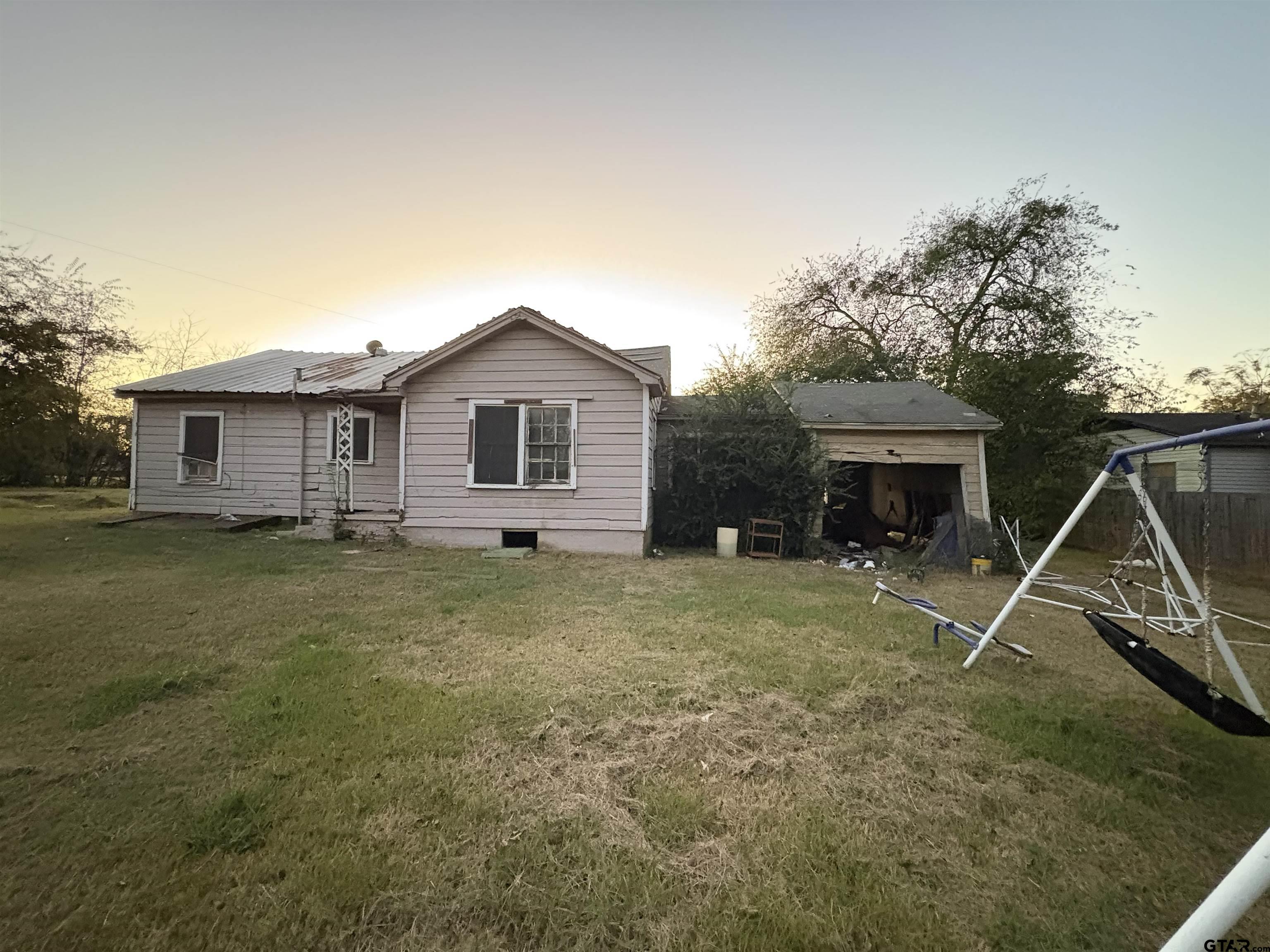 318 Terry Street Pittsburg, TX 75686 - Photo 4 of 9