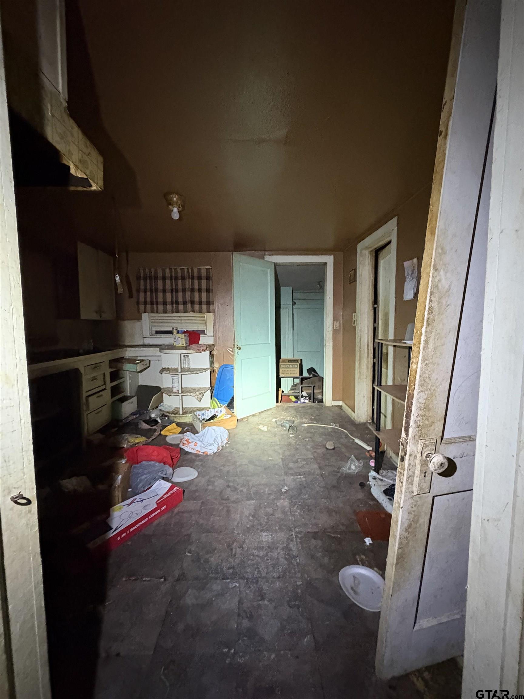 318 Terry Street Pittsburg, TX 75686 - Photo 8 of 9
