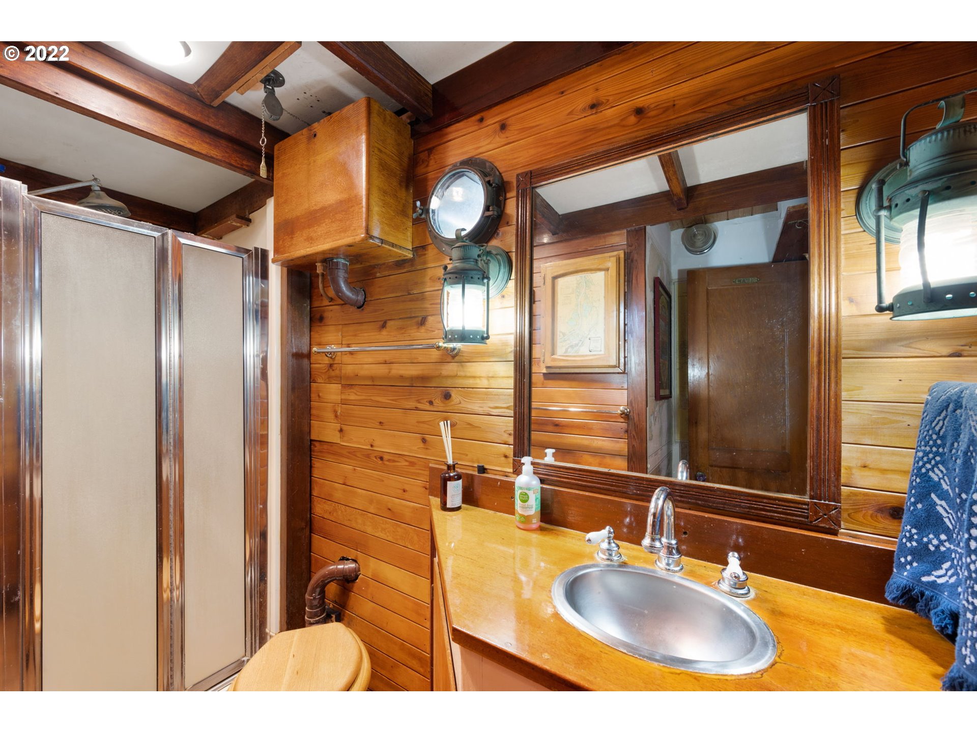 15500 Northwest Ferry Road, Unit 12A B Portland, OR 97231 - Photo 21 of 32 Bathroom