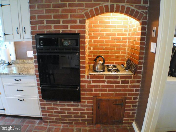 1367 Hilltop Road Spring City, PA 19475 - Photo 11 of 25 Kitchen