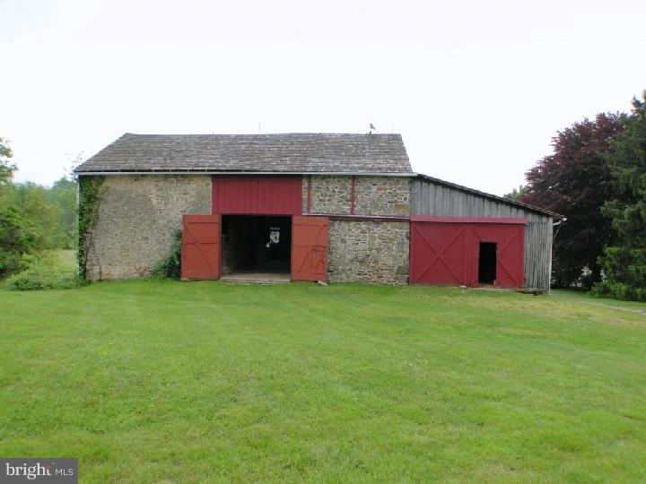 1367 Hilltop Road Spring City, PA 19475 - Photo 22 of 25 Barn