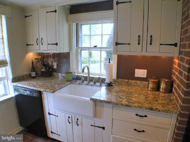 1367 Hilltop Road Spring City, PA 19475 - Photo 9 of 25 Kitchen