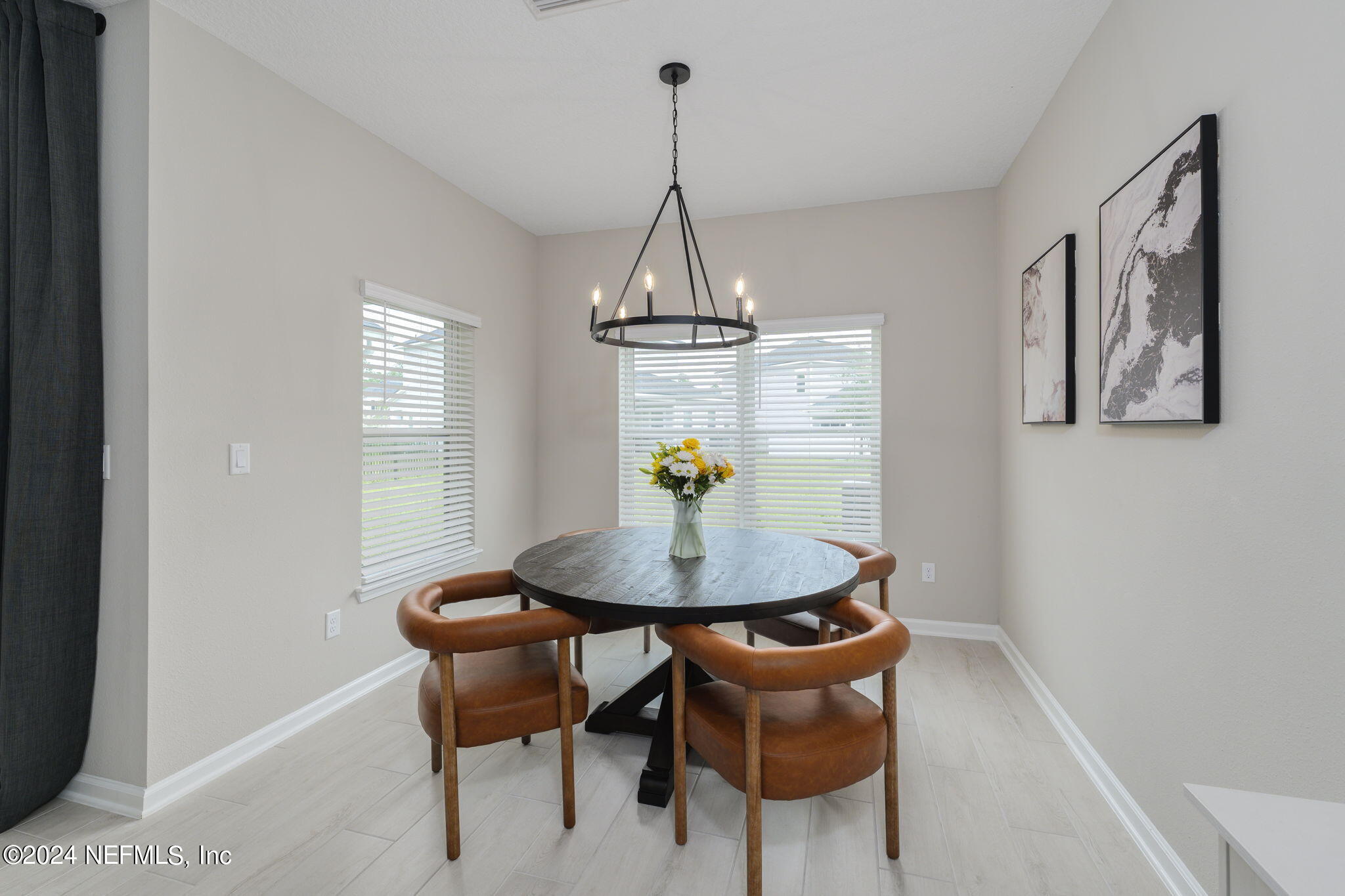 33 Pinzon Pl Street St. Augustine, FL 32095 - Photo 19 of 41 a dining room with a table and chairs
