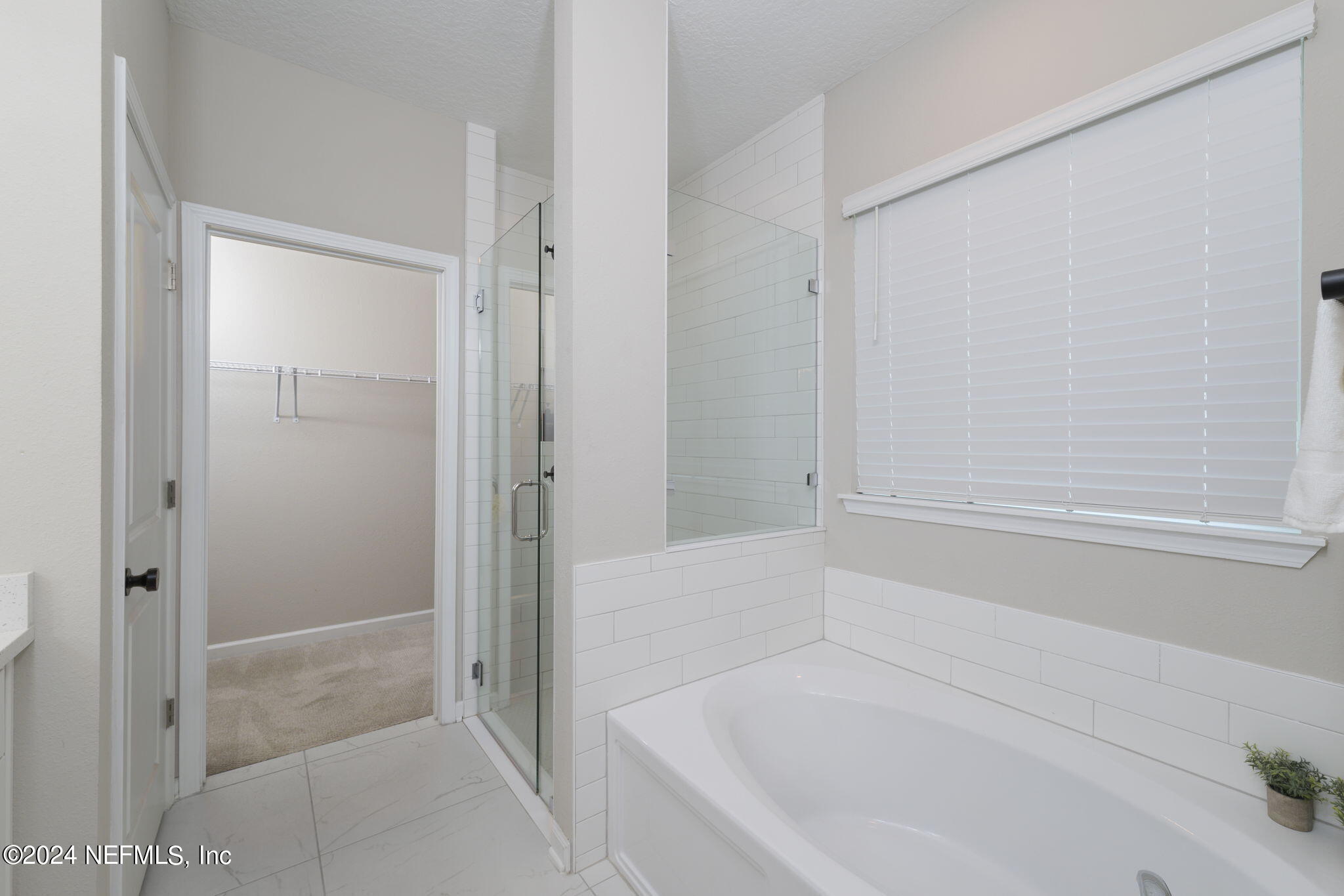 33 Pinzon Pl Street St. Augustine, FL 32095 - Photo 23 of 41 a bathroom with a bathtub