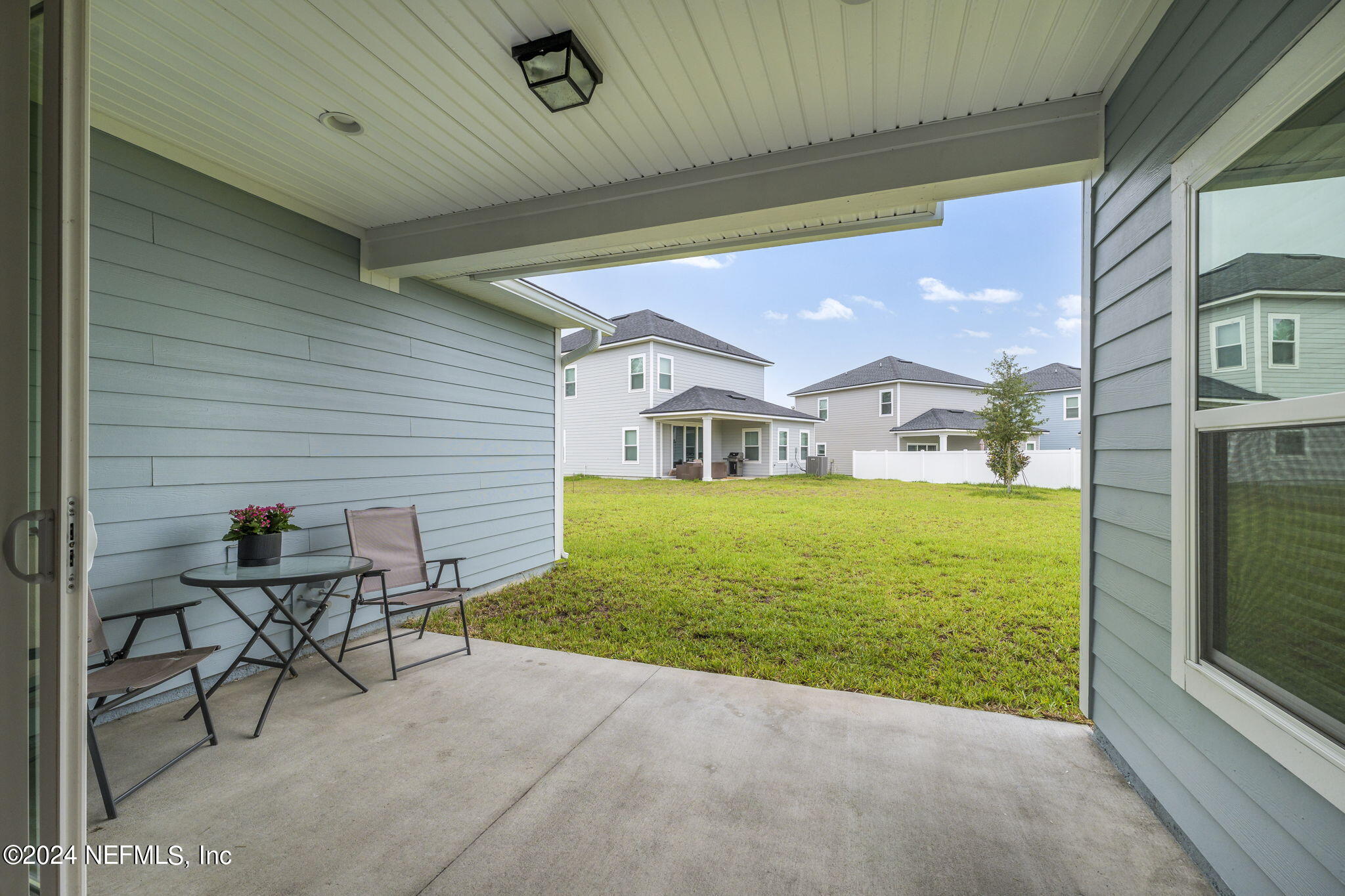 33 Pinzon Pl Street St. Augustine, FL 32095 - Photo 29 of 41 a front view of a house with garden