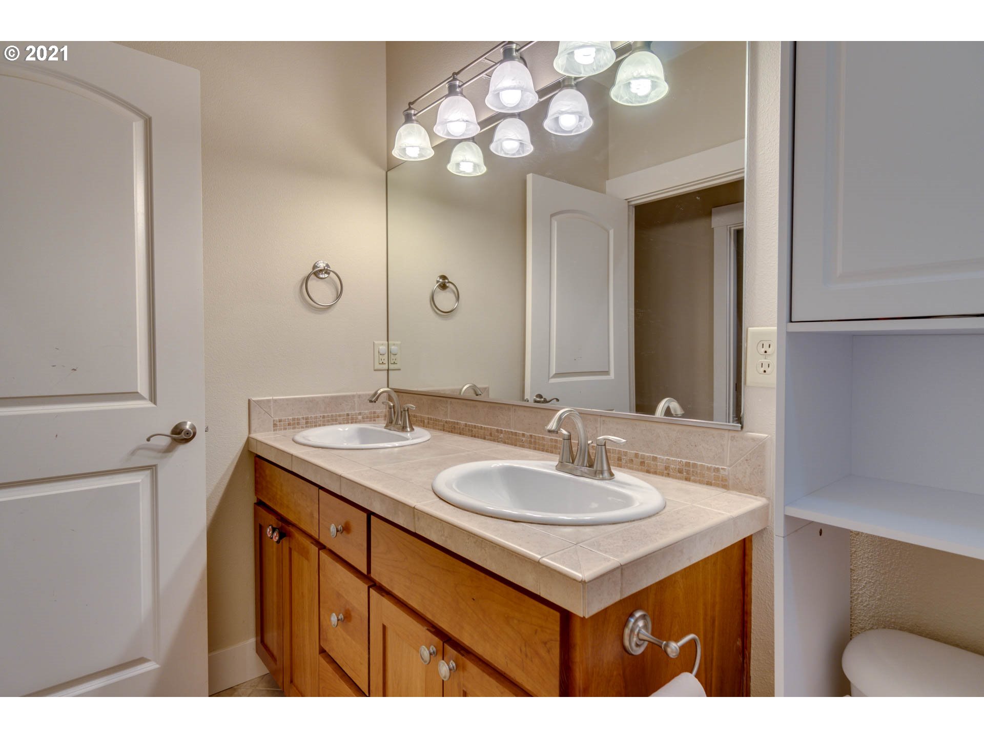 12815 Southwest Beef Bend Road Portland, OR 97224 - Photo 22 of 26 Gallery Image 22