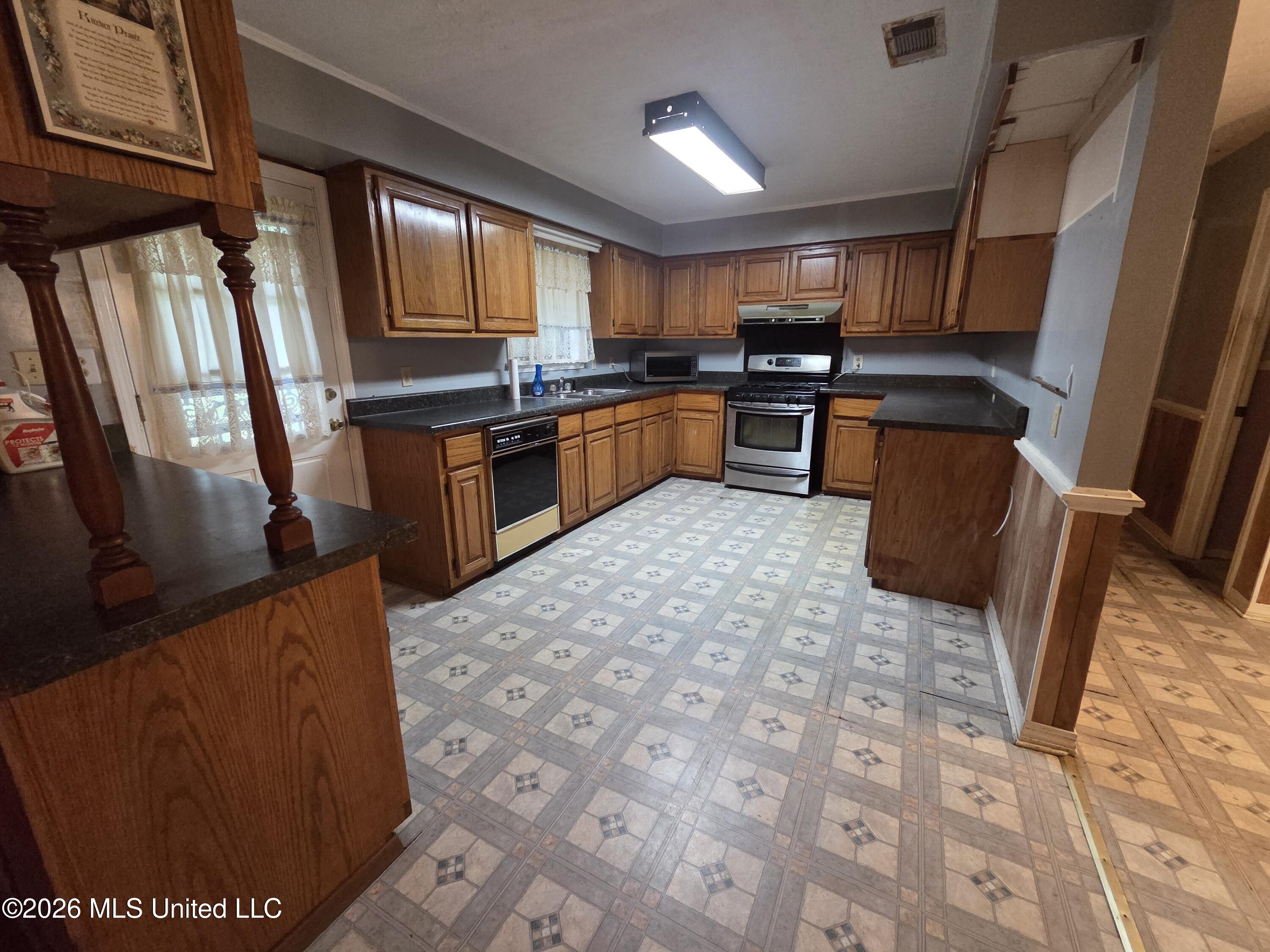 1195 North Old Canton Road Canton, MS 39046 - Photo 12 of 31 20260615_110729