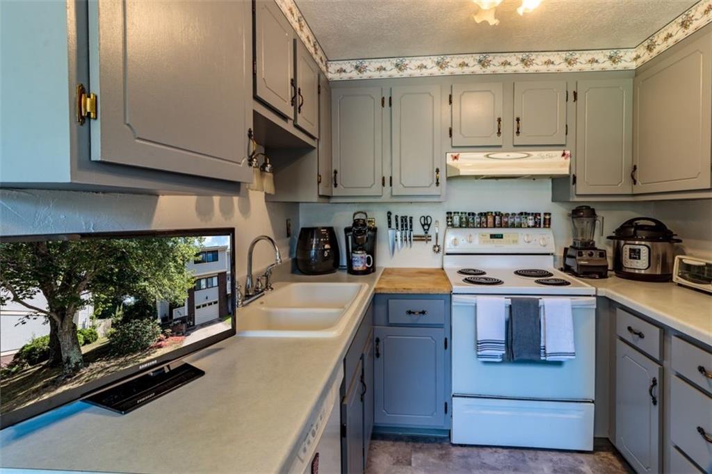 636 Deer Watch Road Bridgeville, PA 15017 - Photo 10 of 28 Gallery Image 10