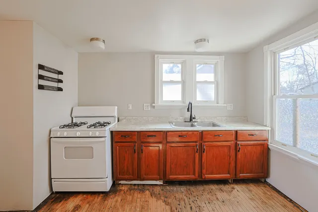 $265,000 | 1408 East Washington Street, Joliet, IL 60433