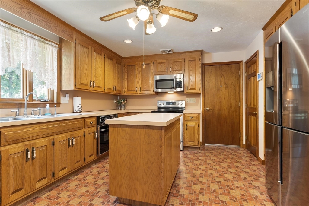 65 Blithewood Avenue Worcester, MA 01604 - Photo 22 of 42