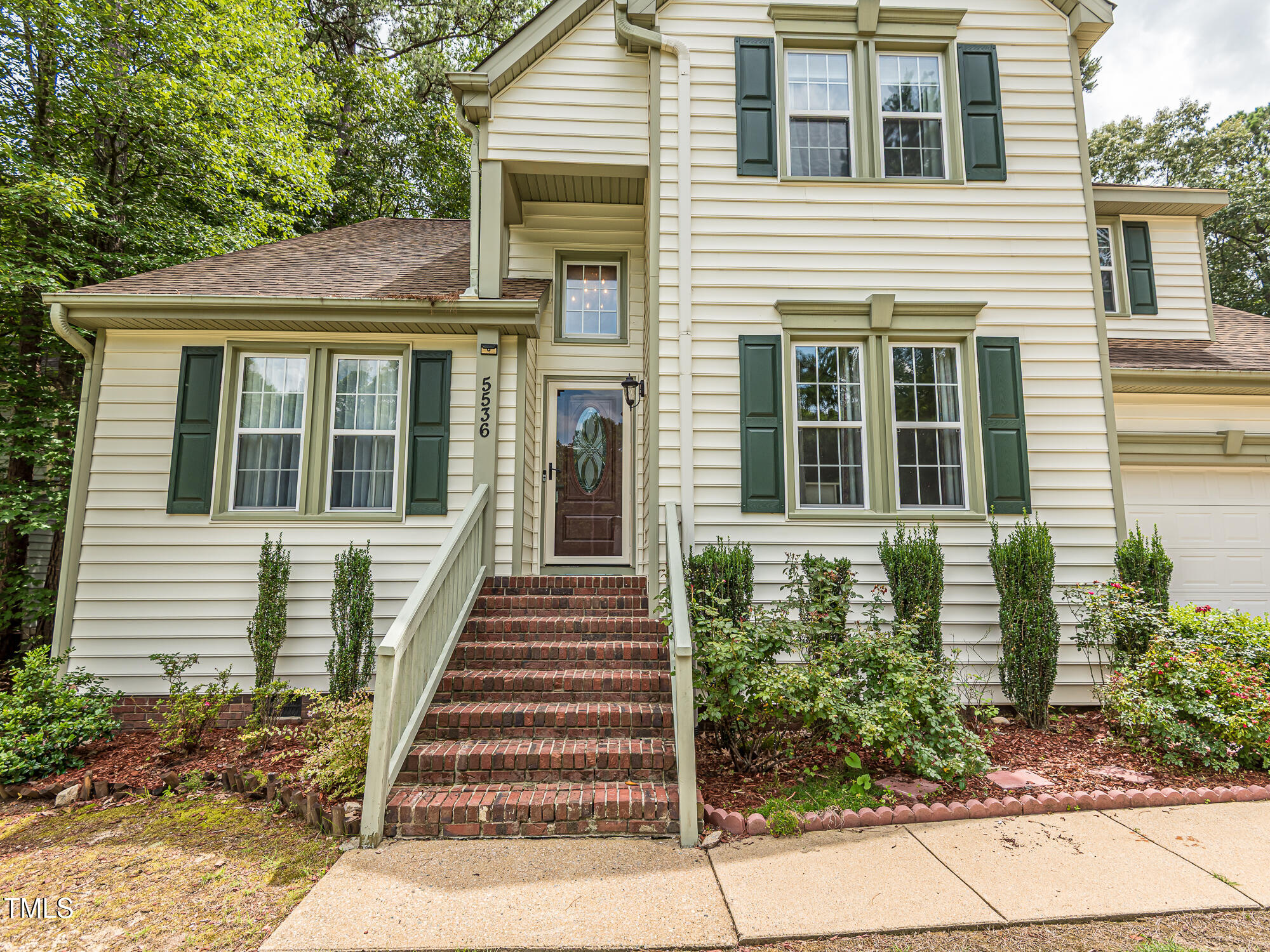 5536 Centipede Trail Raleigh, NC 27610 - Photo 37 of 42 InTrust_Realty_Lee_5536_Centipede-1081