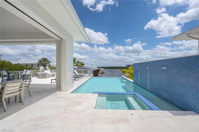 a room with lots of table and chairs