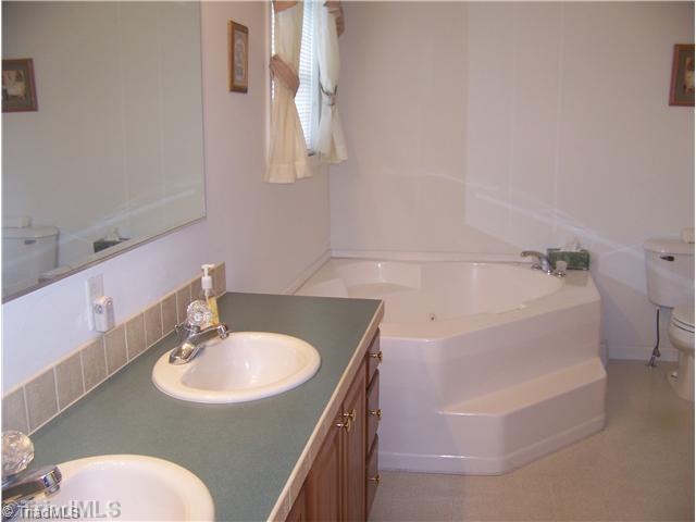 401 West R Gillespie Road Dobson, NC 27017 - Photo 6 of 15 Master Bath/Spa.