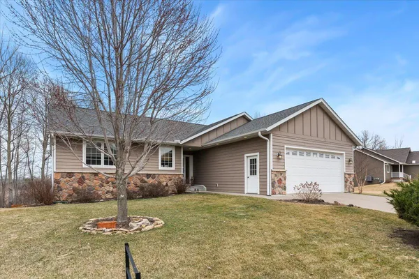 $445,000 | 1430 Woodland Way, Lake City, MN 55041
