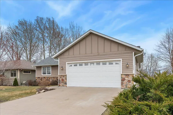 $445,000 | 1430 Woodland Way, Lake City, MN 55041