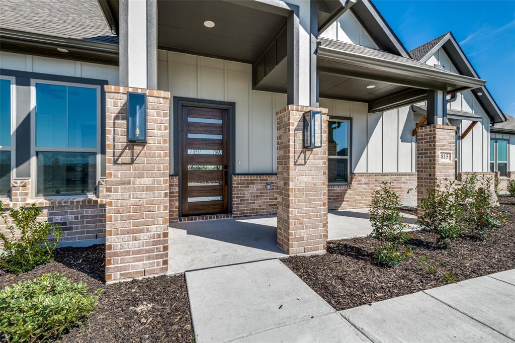 a view of entryway front of house