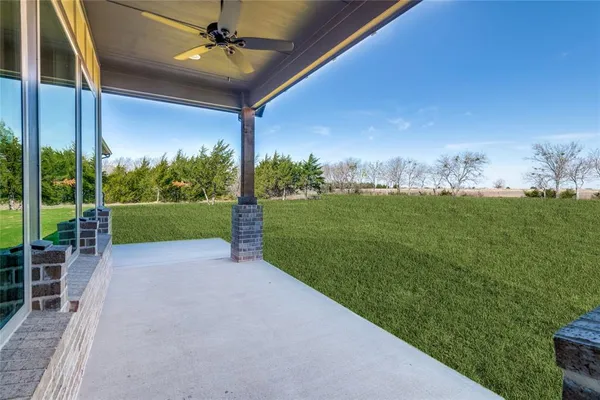 $711,680 | 815 Evergreen Way, Nevada, TX 75173