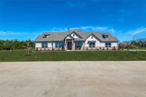 $711,680 | 815 Evergreen Way, Nevada, TX 75173
